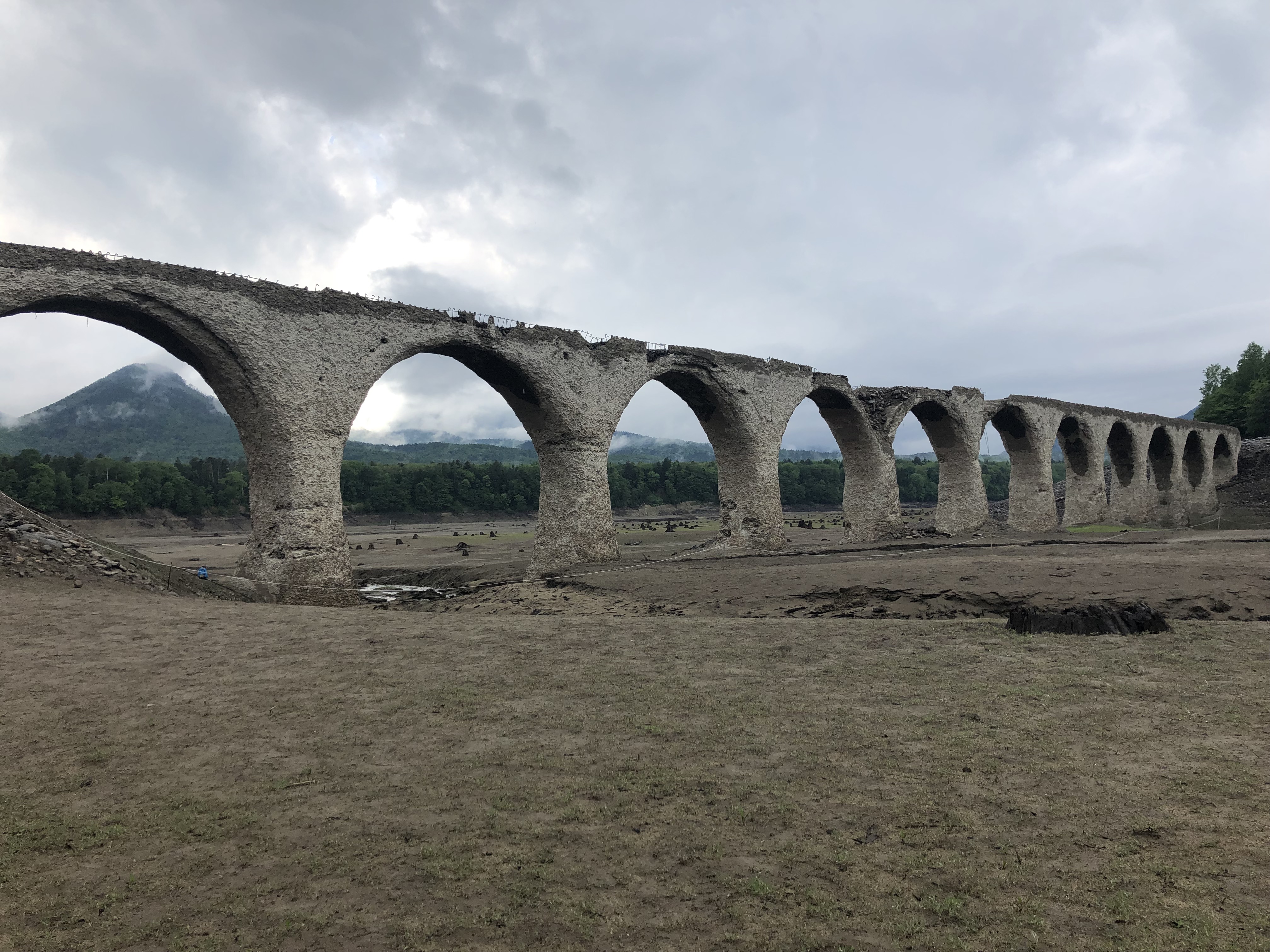 行くなら今！糠平「タウシュベツ川橋梁」への行き方とツアー利用時の注意点