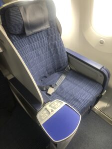 ANA025便・羽田→伊丹を78M（787国際線仕様機）のプレミアムクラスで移動してみた